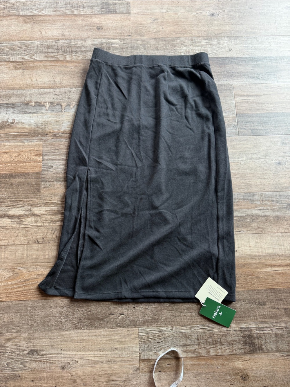 HALARA Black Midi knit Skirt with side slit-sz lg